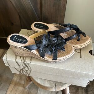 Born Jamaica wedges size 6